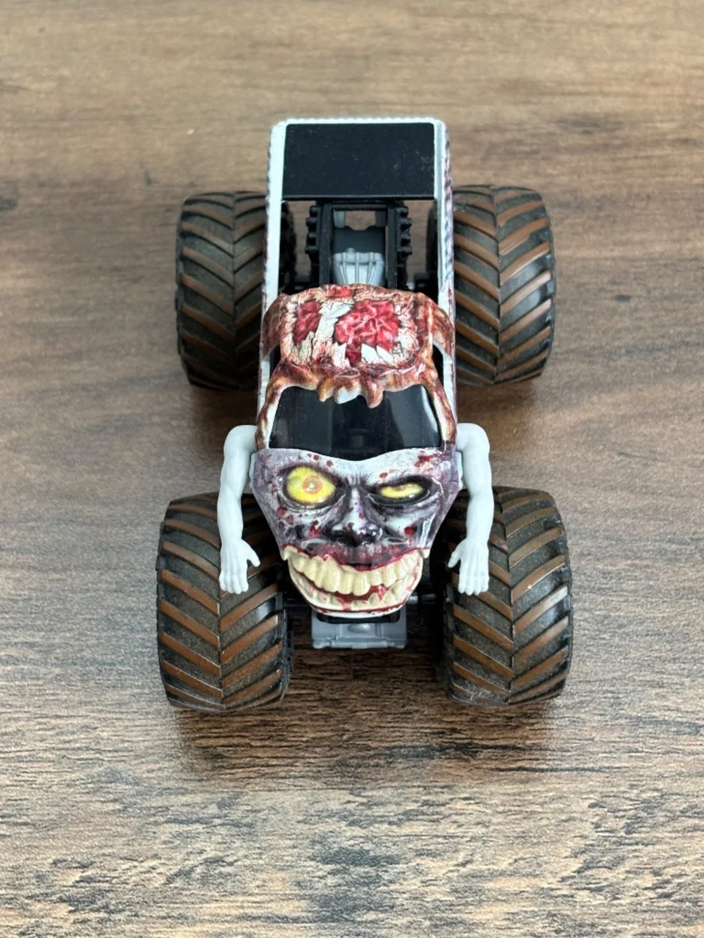 Monster Jam Truck Zombie Mud Muddy Tires Moving Arms Die-Cast 1:64 Loose Toy